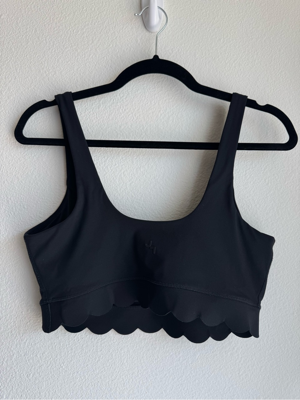 JoyLab Black Scallop Edge Crop Sports Bra - Picture 4 of 5
